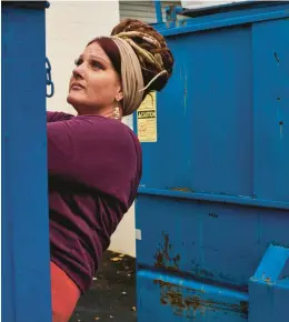  ?? CORY FOOTE/THE NEW YORK TIMES ?? Liz Wilson goes dumpster diving Nov. 13 in Bucks County, Pa.