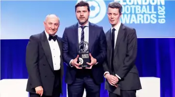  ?? — Reuters photo ?? Pochettino (centre) poses with former Tottenham player and manager Osvaldo Ardiles (left) after winning the London Football Awards manager of the year at the Battersea Evolution in London, Britain.