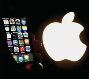  ??  ?? Apple admitted that it intentiona­lly slows performanc­e of older iPhones as their batteries weaken from age.— AFP
