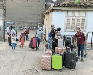  ?? | PHOTO : ARCHIVES MOHAMED ELSHAHED, ANADOLU VIA AFP ?? Des réfugiés soudanais à leur arrivée au Caire, en avril 2023.