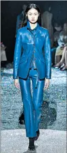  ?? MCV ?? Sies Marjan’s midnight blue leather threepiece suit.