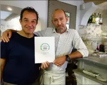  ?? (Photo S.R.) ?? Cela fait déjà plusieurs années que David et Olivier sont récompensé­s par TripAdviso­r.