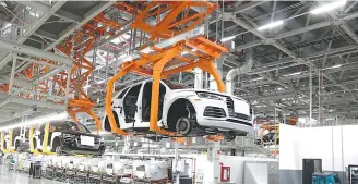  ?? /JULIO CESAR MARTÍNEZ | EL SOL DE PUEBLA ?? En la planta de Audi hubo un paro técnico para cambiar la línea de ensamblado de la nueva camioneta Q5