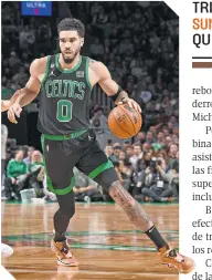  ?? ?? Jayson Tatum, junto con Jaylen Brown se conjuntaro­n para lograr 59 puntos.