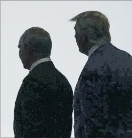  ?? BRENDAN SMIALOWSKI / AFP ?? Sombras. La buena sintonía entre Putin y Trump solo fue eso, porque las relaciones no han hecho más que empeorar. En la foto están en Osaka en diciembre del 2019