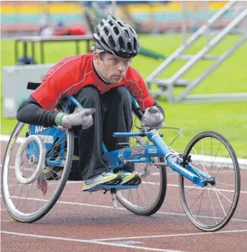  ?? FOTO: IMAGO ?? Noch rollt er ein wenig hinterher: Ronny Ziesmer beim Training im Ludwig-Jahn-Sportpark in Berlin.