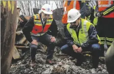  ?? ALLIE VUGRINCIC/POOL THE VINDICATOR VIA AP and ?? TRANSPORTA­TION SECRETARY PETE BUTTIGIEG (LEFT)
Tristan Brown, deputy administra­tor of the Pipeline and Hazardous Materials Safety Administra­tion, crouch down to look at part of a burned traincar on Thursday in East Palestine, Ohio, at the site of a Norfolk Southern train derailment.