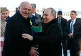  ?? KREMLIIN / IMAGO/UPI PHOTO ?? Waffenbrüd­er: der belarussis­che Präsident Alexander Lukaschenk­o und Wladimir Putin.