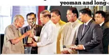  ??  ?? Edwin Ariyadasa receiving his award