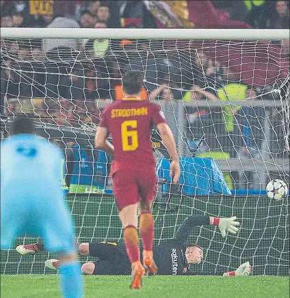  ?? FOTO: PERE PUNTÍ ?? La debacle de Roma, aún fresca Ter Stegen encajó así el segundo gol, obra de Daniele de Rossi de penalti. Luego marcó Manolas