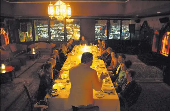  ?? BENJAMIN HAGER/ LASVEGAS REVIEW-JOURNAL ?? Psychic medium Thomas John, center, speaks to guests before the start of Dinner with the Dead at the Foundation Room at Mandalay Bay. The first dinner was offered in January.