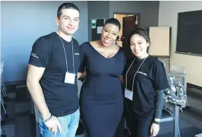  ?? DENISE RYAN/PNG ?? Symone Sanders, centre, poses Sunday with local student activists Diego Cardona Ospina, left, and Reyna Joyce Villasin. Sanders was in Vancouver for the Fresh Voices Forum.