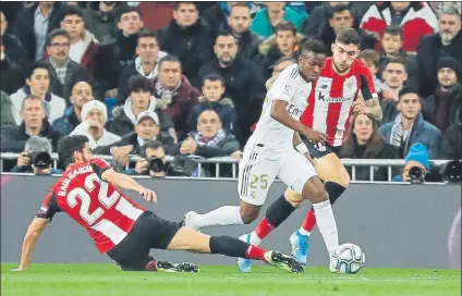  ?? FOTO: SIRVENT ?? Athletic y Real Madrid juegan en San Mamés un clásico del fútbol español y en el que hay media Liga en juego para los blancos