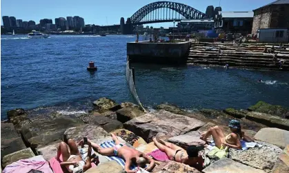  ?? Photograph: Steven Saphore/AAP ?? Sydney is expected to have sunny weather over the Easter weekend, with BoM forecastin­g temperatur­es in the high 20s.