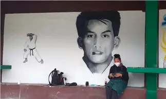  ?? Contribute­d photo ?? ATHLETE’S MURAL. Artist Gladys Labsan is gearing to make the first female athlete at the Baguio athletic bowl after completing two former males, both former Olympians.