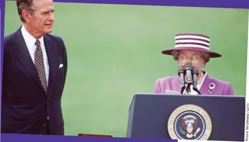  ?? / Picture: ?? Disappeari­ng head of state: The Queen with the much taller President Bush in 1991