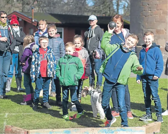  ?? Pictures: Paul Smith. ?? Youngsters try their hand at traditiona­l Highland games sports, including the shot put, at Glamis Castle.