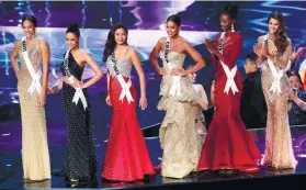  ??  ?? THE TOP
SIX. From left, Miss Haiti Raquel Pelissier ( first runner-up), Miss Thailand Chalita Suansane, Miss Philippine­s Maxine Medina, Miss Colombia Andrea Tovar (second runner-up), Miss Kenya Mary Were and Miss France Mittenaere (Miss Universe).