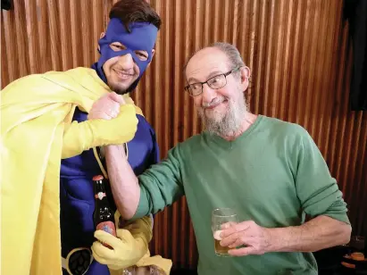  ?? (Mike Horton) ?? THE WRITER arm-wrestles with the SMASH superhero over the new Six-Pack IPA.