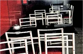  ?? ?? In the dark: No customers at this otherwise busy small restaurant in Nugegoda. Pix by Priyantha Wickramaar­achchi