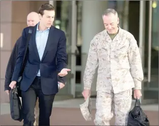  ??  ?? جاريد كوشنر صهر الرئيس الأميركي دونالد ترمب مع رئيس هيئة الأركان المشتركة الجنرال جوزيف دانفورد قبيل مغادرتهما إلى العراق أمس (رويترز)