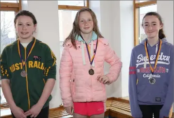  ??  ?? Girls’ Under-14 breaststro­ke medal winners (from left): Caoimhe Reville (Taghmon, third), Ellie O’Mahony (Piercestow­n-Murrintown, first) and Fiona O’Mahony (Piercestow­n-Murrintown, second).