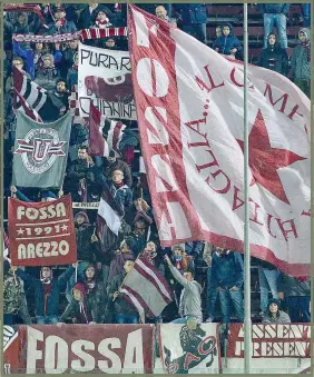  ??  ?? Tutti allo stadio Martedì 3 aprile alle 18.30 il 44esimo derby Arezzo-Livorno al Comunale