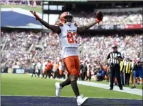  ?? GAIL BURTON — THE ASSOCIATED PRESS ?? Ricky Seals-Jones celebrates after scoring a touchdown on a pass from quarterbac­k Baker Mayfield during the first half Sept. 29 in Baltimore.