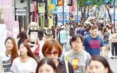  ??  ?? File photo shows consumers shopping in a district of Seoul, South Korea. The country has maintained commendabl­e economic growth averaging 2.8 per cent in the past five years, which outpaced the 1.7 per cent average of developed economies during the...