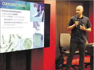  ??  ?? CIENTÍFICO.
Luis Aubriot presentó las conclusion­es de un estudio sobre las cianobacte­rias.