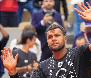  ?? MICHEL EULER/ASSOCIATED PRESS ?? Jo-Wilfried Tsonga of France has a mark on his forehead after pressing it into the clay at Roland Garros Stadium Tuesday following his loss to Norway’s Casper Ruud in a first-round match at the French Open in Paris. Tsonga retired after the match.