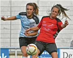  ?? Foto: Harald Langer ?? Der SSV Anhausen (rechts Lena Wiedenmann) kann in der Landesliga nicht gewinnen und unterlag auch in Kaufbeuren.