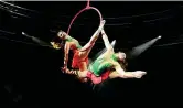  ??  ?? Acrobati Il Cirque du Soleil è stato fondato da Laliberté nel 1984 e conta 5 mila dipendenti