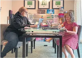  ?? BRADLEY FAMILY PHOTO ?? Allyson Bradley and her daughters, Natalie, 7, and Isobel, 4, have transforme­d the dining room of their Mississaug­a home into a classroom of sorts.