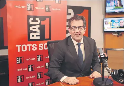  ?? FOTO: PEP MORATA ?? Toni Freixa acudió a los estudios de RAC1 para ser entrevista­do en ‘El Món a RAC1’ donde anunció dos grandes novedades