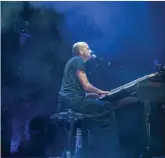  ?? (Lior Keter) ?? IDAN RAICHEL performs at the Rishon Lezion Live Park Monday.