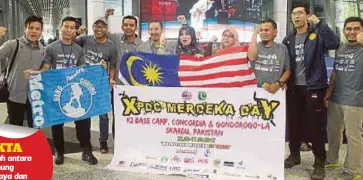  ??  ?? MAS Ermieyati (lima dari kanan) bersama pendaki XPDC Merdeka Day pada Majlis Pelepasan dan Penyerahan Bendera XPDC Merdeka Day di KLIA, semalam.