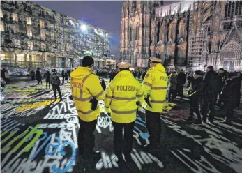  ?? FOTO: DPA ?? Die Polizei weitet die Sicherheit­szone um den Kölner Dom dieses Jahr aus.
