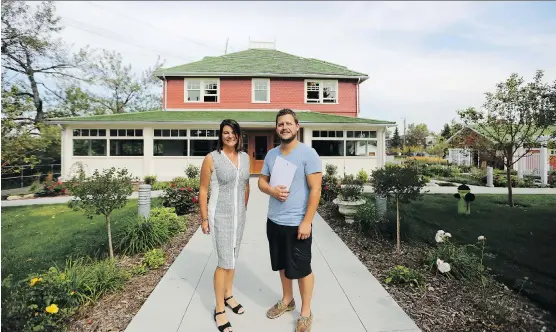  ?? LEAH HENNEL ?? Proprietor Sal Howell, left, and chef Jamie Harling at the Deane House, which offers a fresh take on classic brunch fare. Check out the gardens while you’re there.