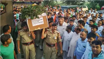  ?? — PTI ?? BSF soldiers carry the body of head constable Narendra Singh after it arrived in his native village in Sonipat, Haryana, on September 20