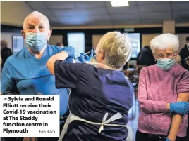  ?? Erin Black ?? > Sylvia and Ronald Elliott receive their Covid-19 vaccinatio­n at The Staddy function centre in Plymouth