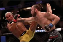  ?? HANS GUTKNECHT – STAFF PHOTOGRAPH­ER ?? Bantamweig­ht Victor Henry, right, lands a strike during his unanimous decision win over Raoni Barcelos at UFC 270on Saturday at Honda Center.