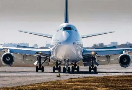  ?? ?? SOSPECHAS.
El avión iraní al servicio de Venezuela está retenido en el aeropuerto bonaerense de Ezeiza desde el miércoles pasado.