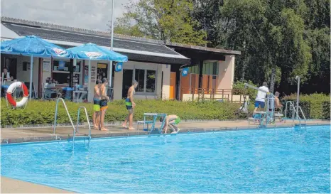  ?? FOTO: TURAD ?? Hohe Wasserverl­uste machen eine sofortige Sanierung des Kösinger Bades erforderli­ch.