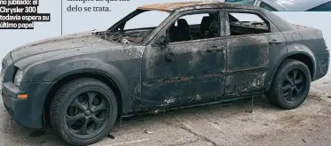  ??  ?? Abrasado, pero no jubilado: el Chrysler 300 todavía espera su último papel