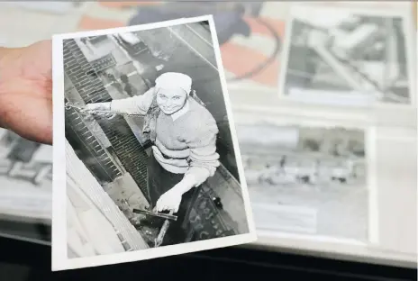  ?? PHOTOS: STEVEN SENNE/AP ?? A newspaper photograph shows Fern Corbett, 24, working as a window washer during the Second World War.