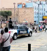  ??  ?? Guanajuato.-deben elementos policiales portar arma en descansos.