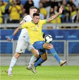  ?? /PEDRO VILELA / GETTY IMAGES ?? Gabriel Jesus of Brazil fights for the ball with Juan Foyth of Argentina.