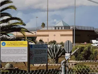  ?? Jeff Chiu/Associated Press ?? A watchdog report released Thursday found that systemic failures contribute­d to the deaths of hundreds of federal prisoners in recent years. The scathing report found mental health care, emergency responses and the detection of contraband drugs and weapons were all lacking.