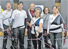  ?? FOTO: PRIVAT ?? Freuen sich über die Verteidigu­ng der Tabellenfü­hrung: (von links) Hans Süßmuth, Sandro Castrignan­ó, Günter Schilling, Monika Braun, Radmila Schilling und Brigitte Deckert.